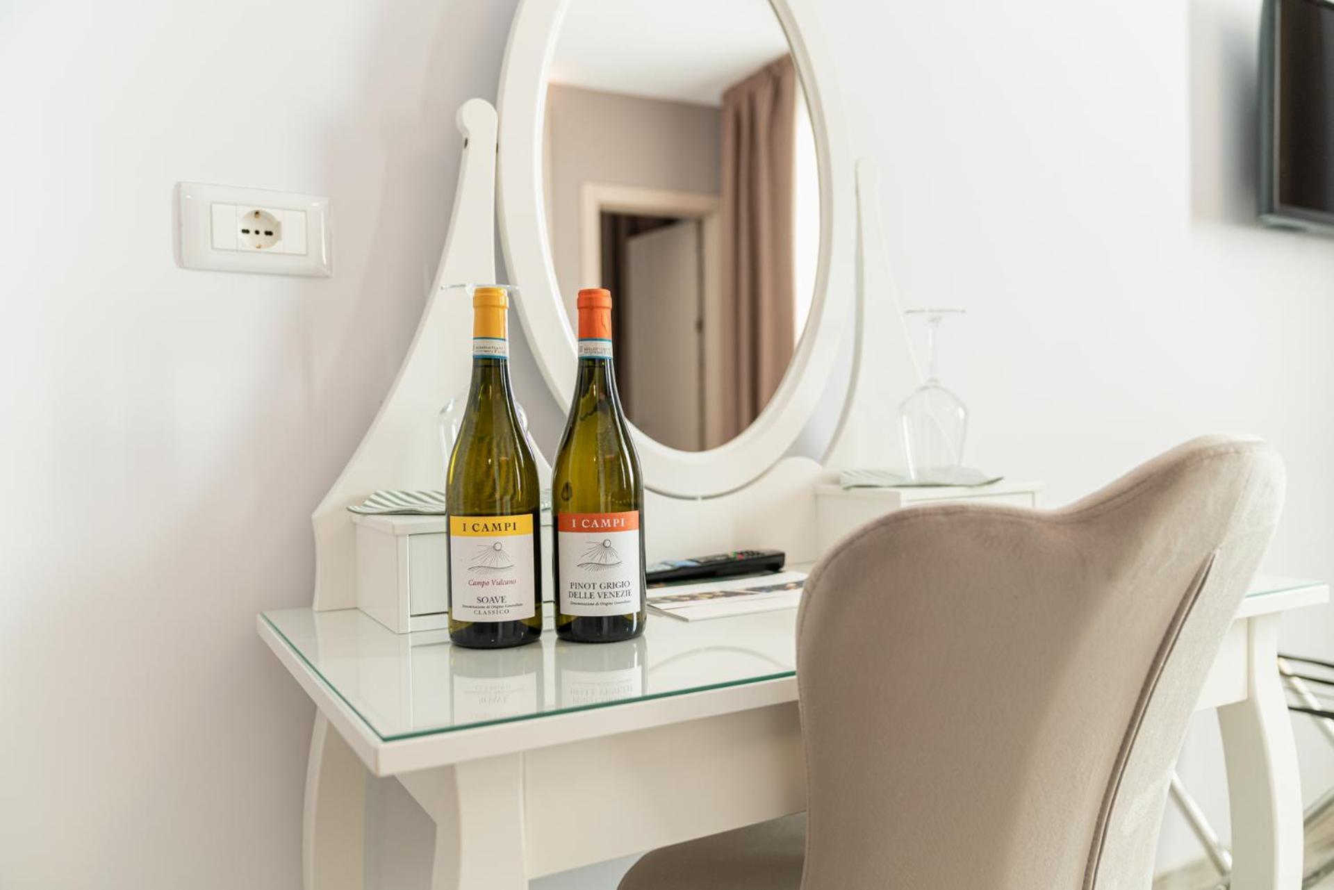 I Campi Wine Relais Hotel Ronchi  Exterior foto